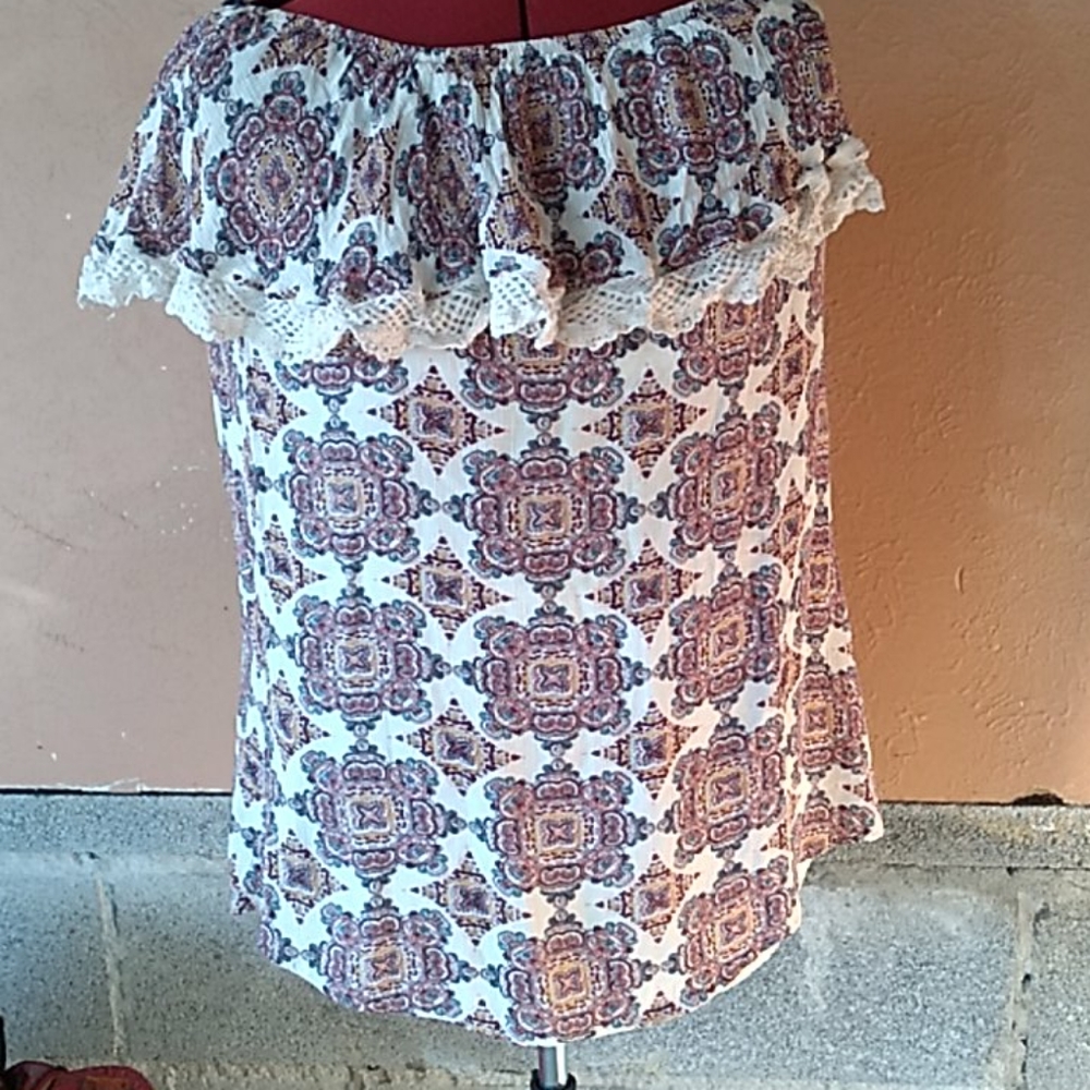 Rue 21 women’s top medium colorful print